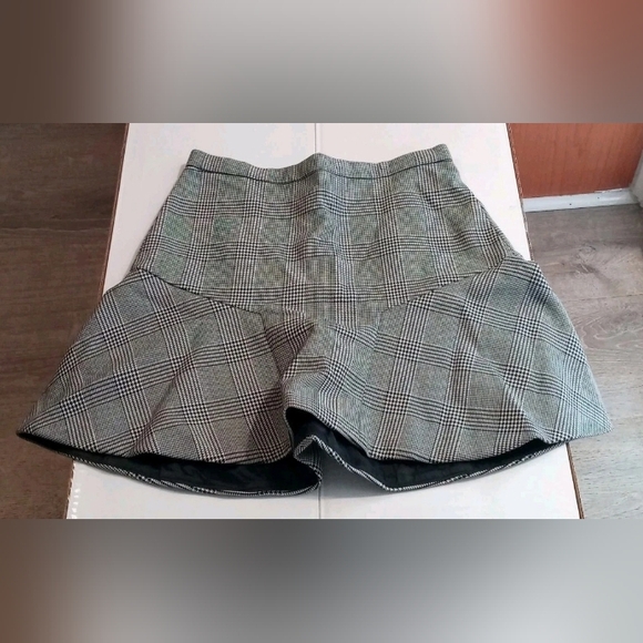 J. CREW Fit + Flare Flouncy Plaid Mini Skirt. Size 00 / 0. Academia. Twee. EUC - Picture 6 of 11